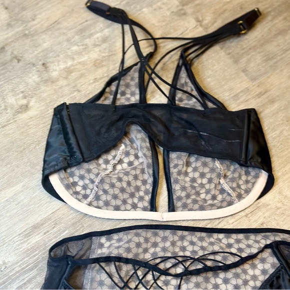 VICTORIAS SECRET LUXE LINGERIE STARBURST UNLINED SHEER MESH PLUNGE BRA SET - Picture 10 of 12